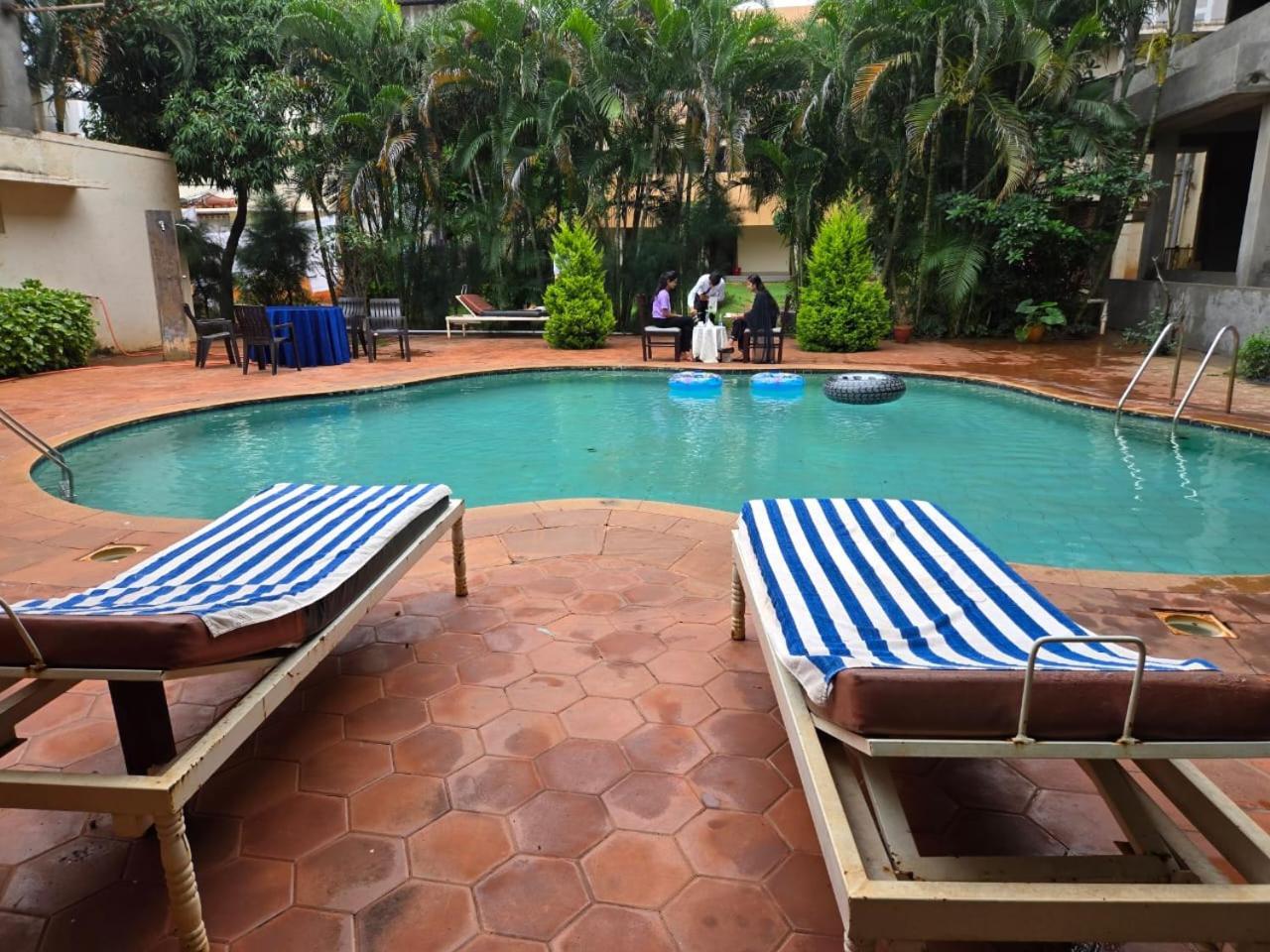 Hotel Badami Court Exterior foto